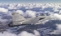 JAS 39D Gripen s náhradným dielom z 3D tlačiarne (biely panel v zadnej časti)
